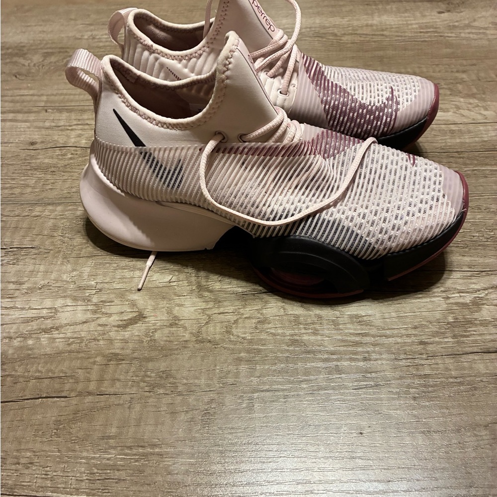 Nike Women’s Light Pink and Burgundy Athletic Training Shoes - Picture 5 of 9